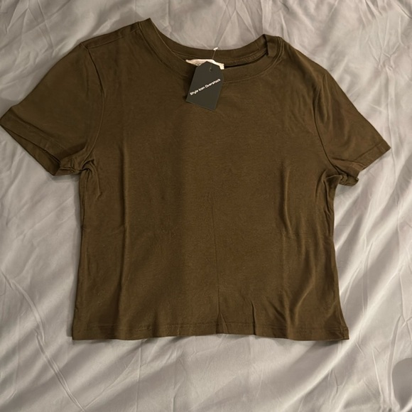 NEW with tag soft olive green crop top. - Picture 1 of 3